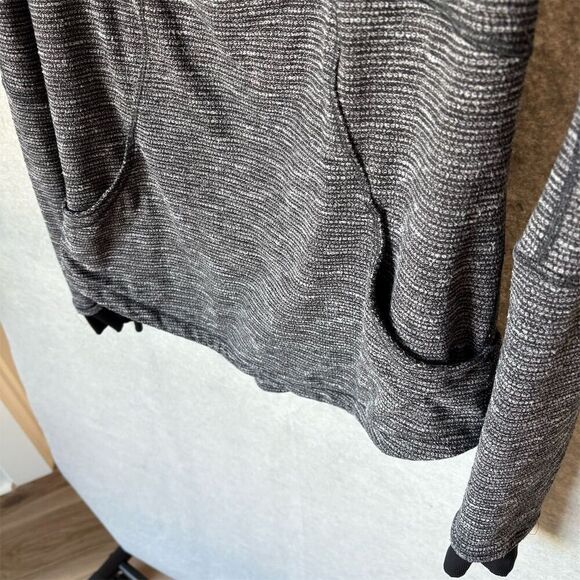 Lululemon Base Runner 1/2 Zip Pullover Size 10 Back and White Long Sleeve - Picture 6 of 8